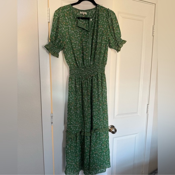 Max Studio Dresses & Skirts - Max Studio Green Floral Midi Dress